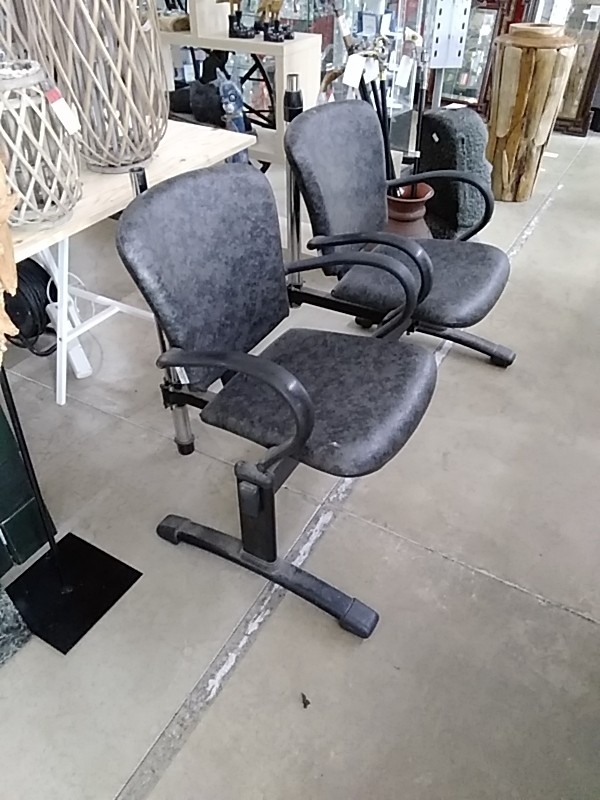LOT DE 2 FAUTEUILS SALLE D’ATTENTE COIFFURE