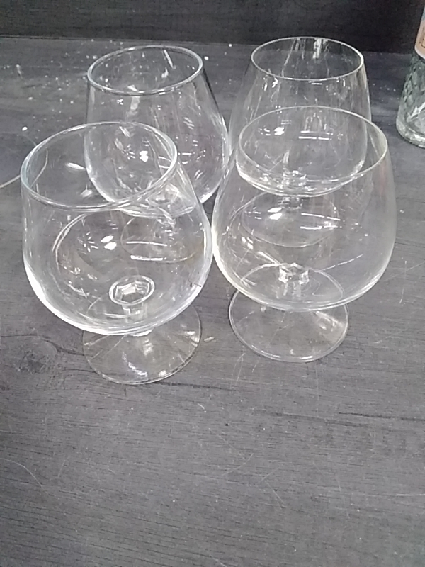 LOT DE 4 VERRES COGNAC 