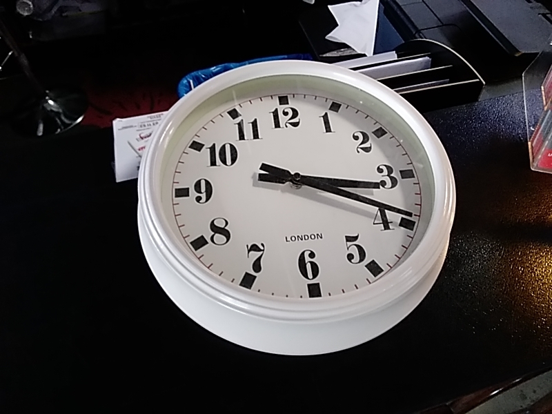 MONTRE RONDE BLANCHE LONDON