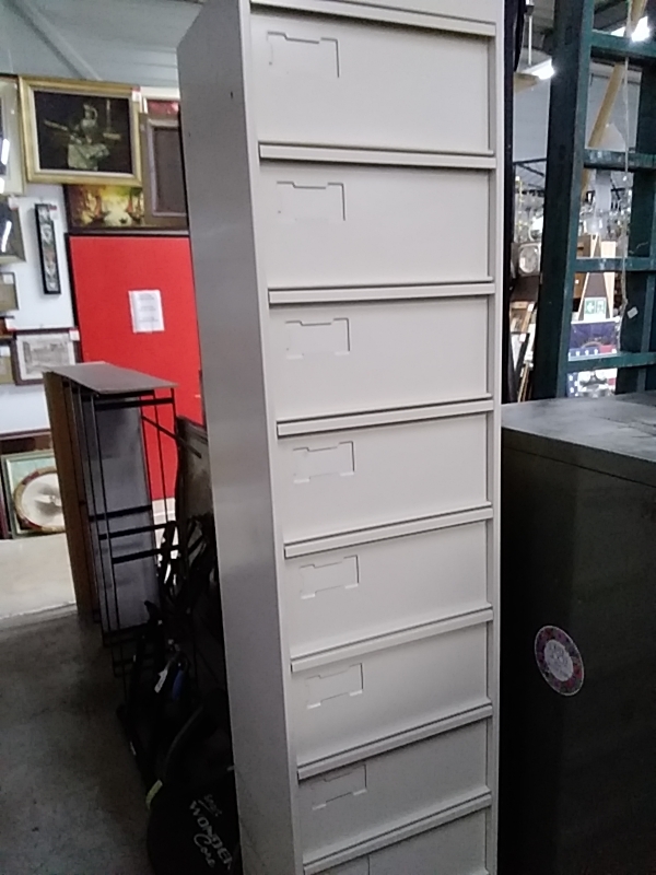 ARMOIRE FER 10 PORTES PM