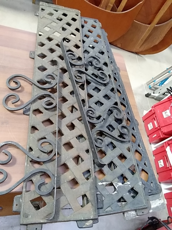 ÉLÉMENTS DE BANC EN FER