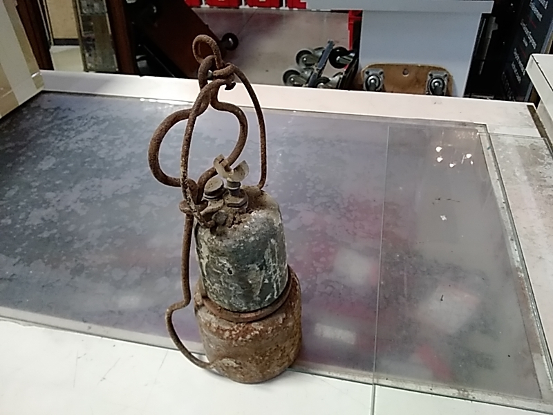LAMPE ANCIENNE DANS L’ETAT 