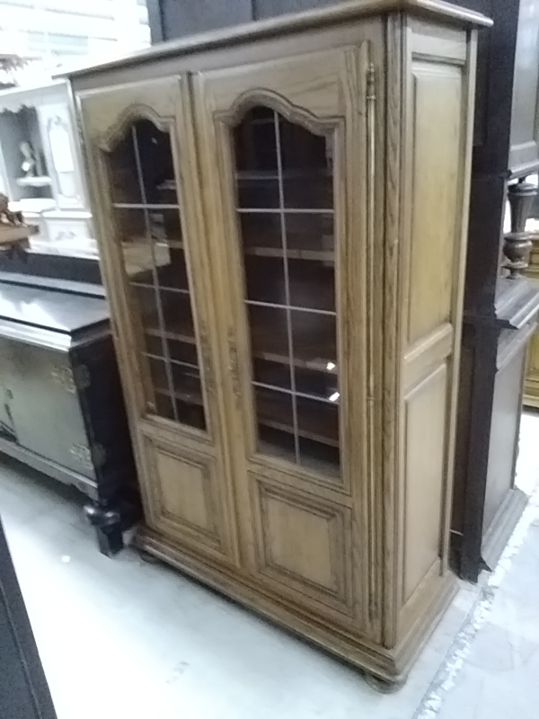 VITRINE 2PORTES DANS 