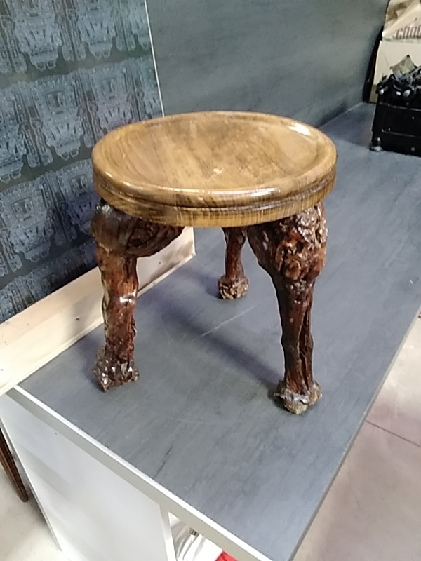 TABOURET PIEDS DE VIGNES 
