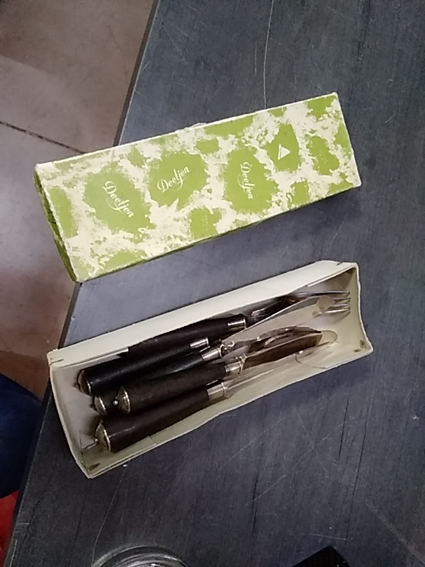 LOT DE COUVERTS DEETJEN