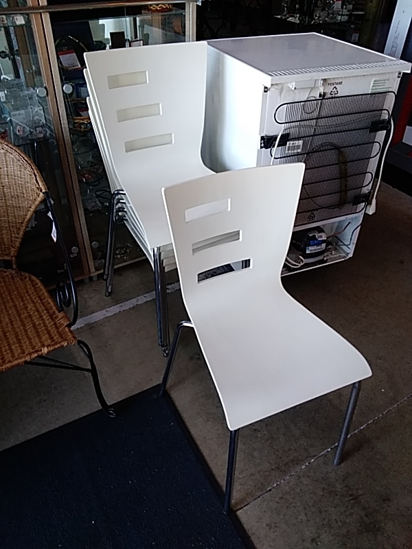 LOT DE 6 CHAISES MÉTAL BLANC