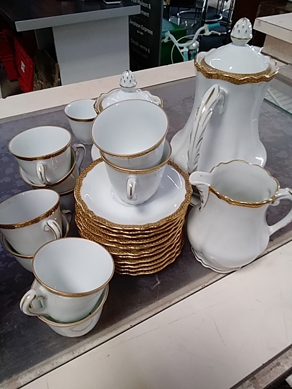 SERVICE À CAFÉ BLANC/DORÉ 