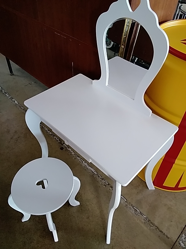  COIFFEUSE ENFANT BLANCHE AVEC TABOURET 