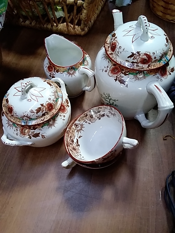 SERVICE À CAFÉ JAPONAIS SARREGUEMINES 