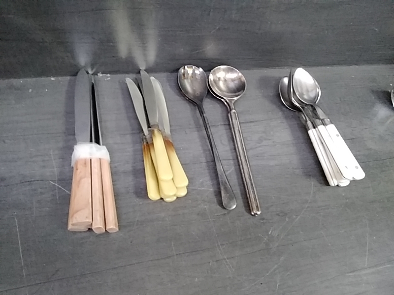 LOT DE COUVERTS 