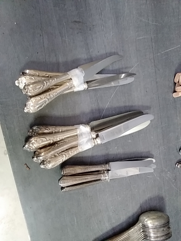 LOT DE 6 COUTEAUX ARGENTÉS
