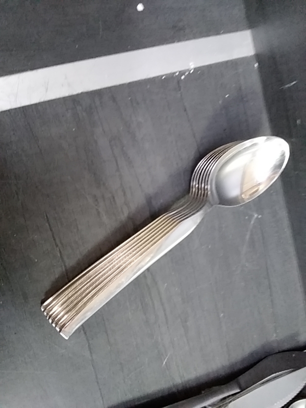 LOT DE 7 CUILLÈRES INOX