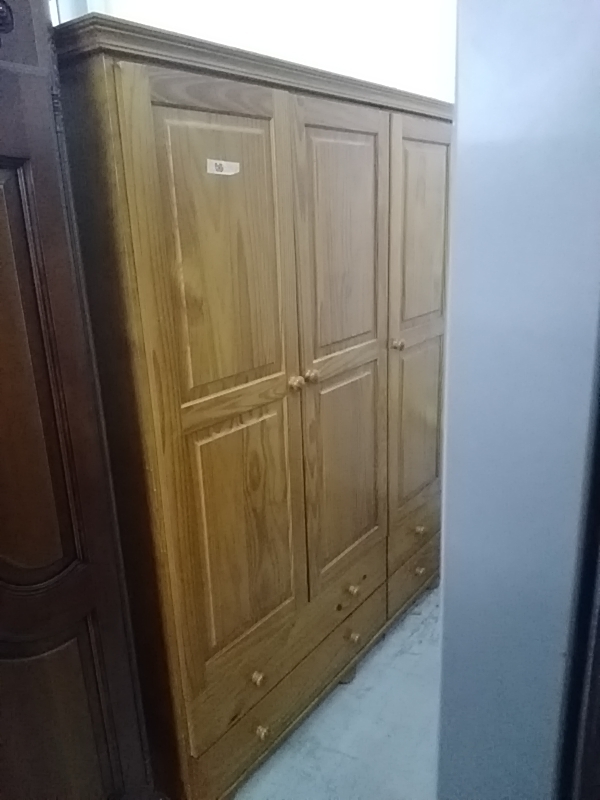 ARMOIRE EN PIN 3 PORTES 4 TIROIRS 