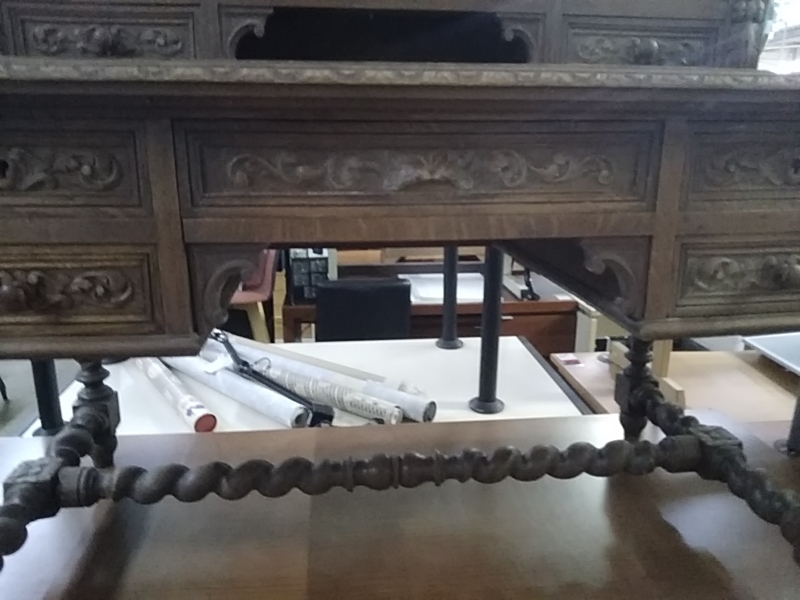 BUREAU ANCIEN 2 PARTIES 10 TIROIRS DANS L’ETAT 