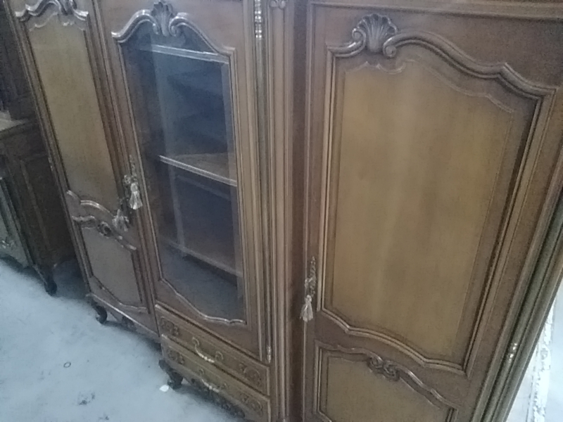 VITRINE 3 PORTES 2 TIROIRS MERISIER 