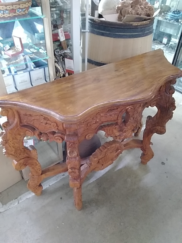 CONSOLE SCULPTÉE EN BOIS DE ROSE