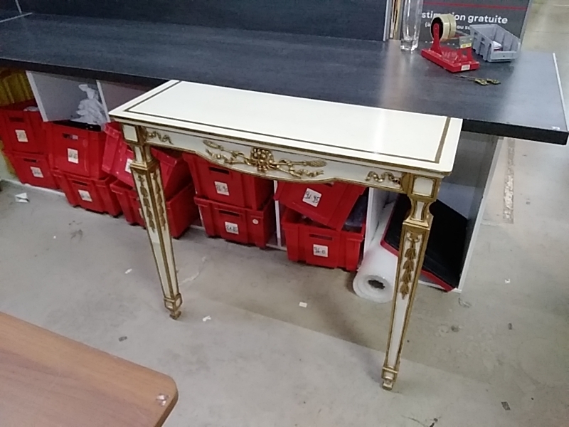 CONSOLE MURALE 2 PIEDS BOIS COULEUR IVOIRE OR 