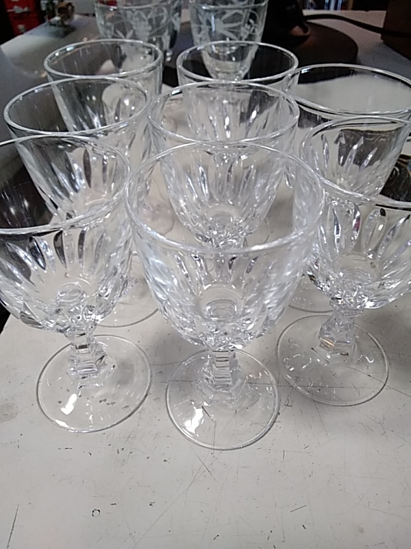 LOT DE 8 VERRES LIQUEUR 