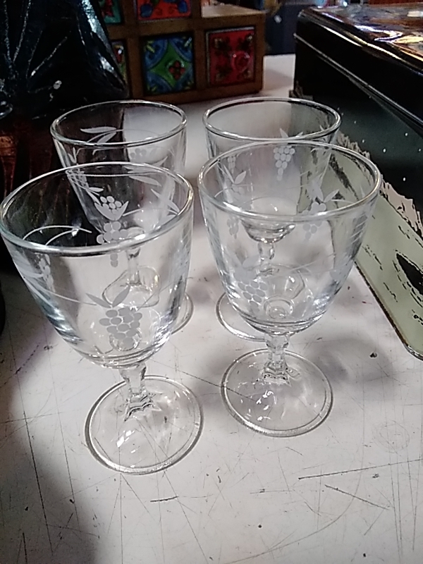 LOT DE 4 VERRES LIQUEUR 