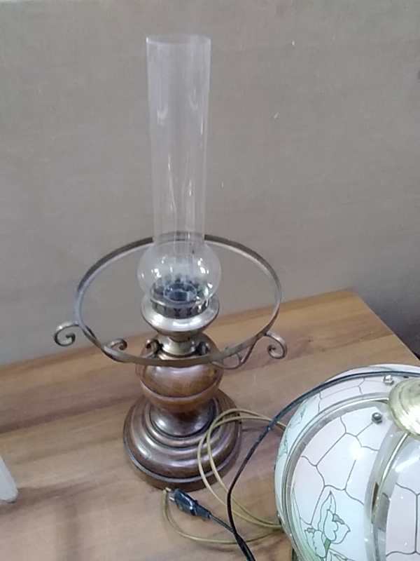 LAMPE À PETROLE BOIS DANS L’ETAT 