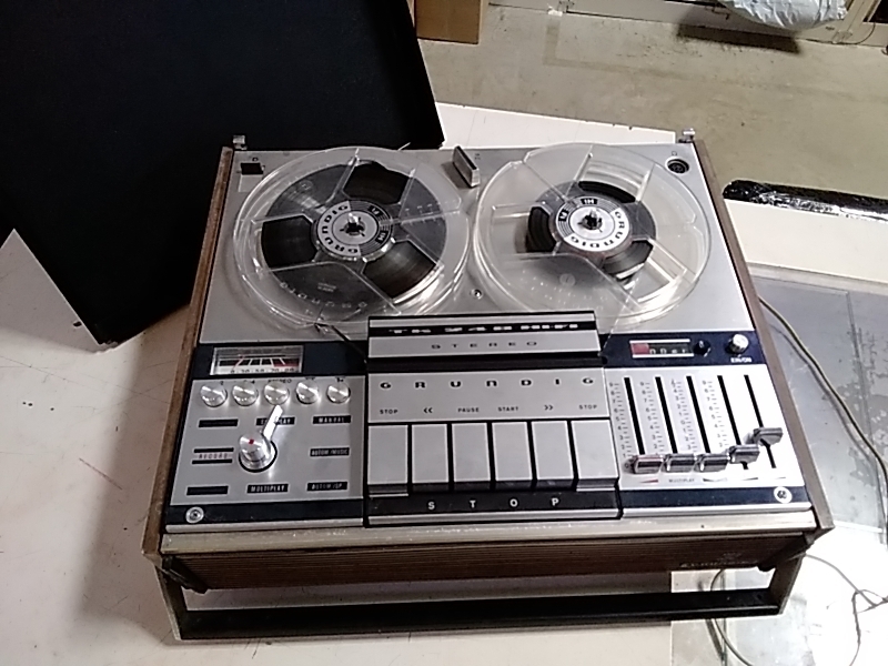 MAGNÉTOPHONE À BANDE GRUNDIG 