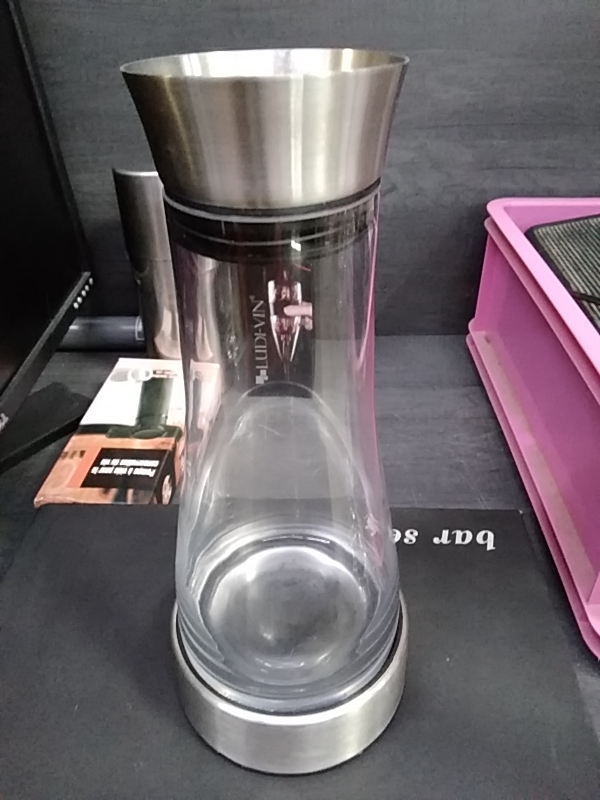 CARAFE AVEC REFROIDISSEUR 