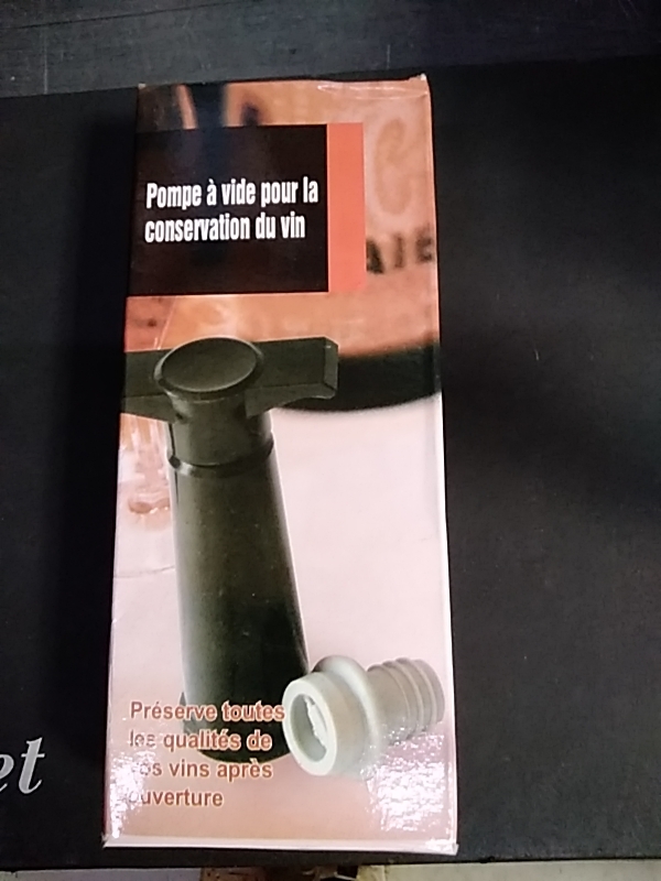 POMPE À VIDE POUR LA CONSERVATION DU VIN 