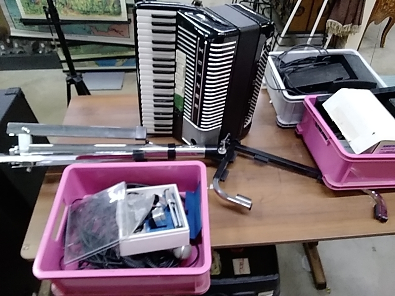 ENSEMBLE APPAREILS ET INSTRUMENTS DE MUSIQUE PRO ET PIEDS ACCESSOIRES 