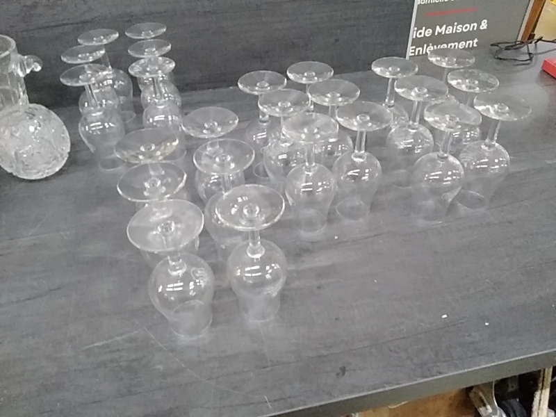 LOT DE 6 VERRES À CHAMPAGNE 