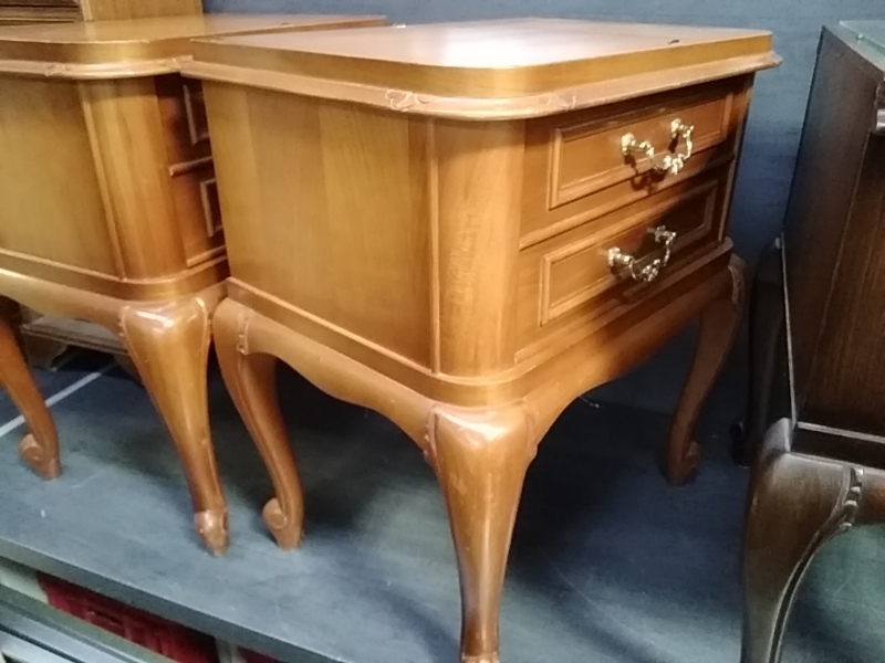 CHEVET CHIPPENDALE 2 TIROIRS CLAIR 