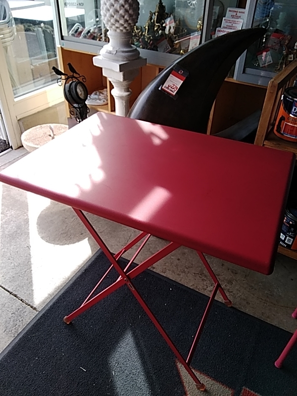 TABLE MÉTALLIQUE EXTÉRIEURE ROSE 