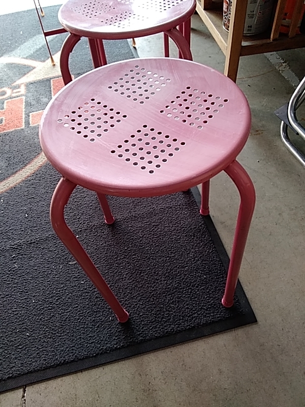 TABOURET EXTÉRIEUR ROSE 