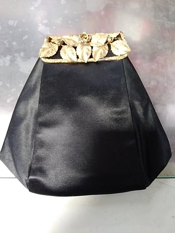 POCHETTE NOIRE