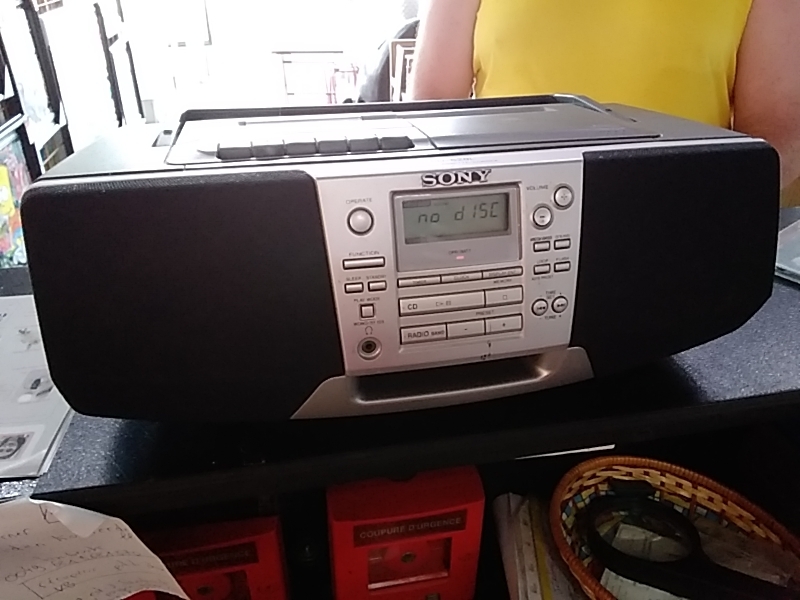 CD RADIO K7 SONY A PILES 