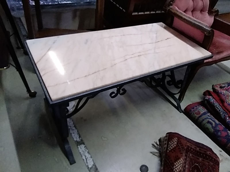 TABLE BASSE FER FORGÉ ET MARBRE 