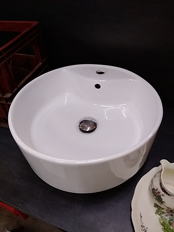LAVABO BLANC AVEC BONDE