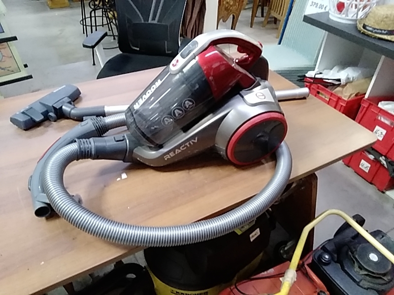 ASPIRATEUR HOOVER ROUGE