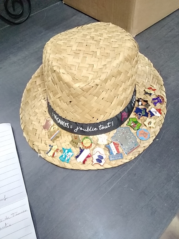 CHAPEAU PAILLE AVEC PINS 