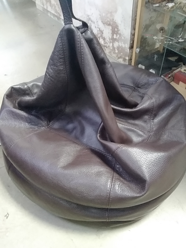 POUF CUIR 