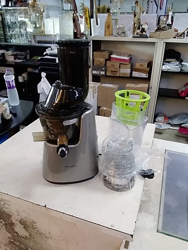 EXTRACTEUR DE JUS KUVINGS AVEC ACCESSOIRES 