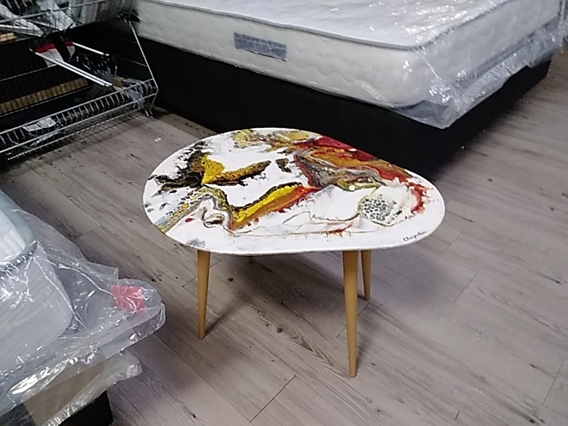 TABLE BASSE PEINTE SIGNÉE CHARPENTIER 