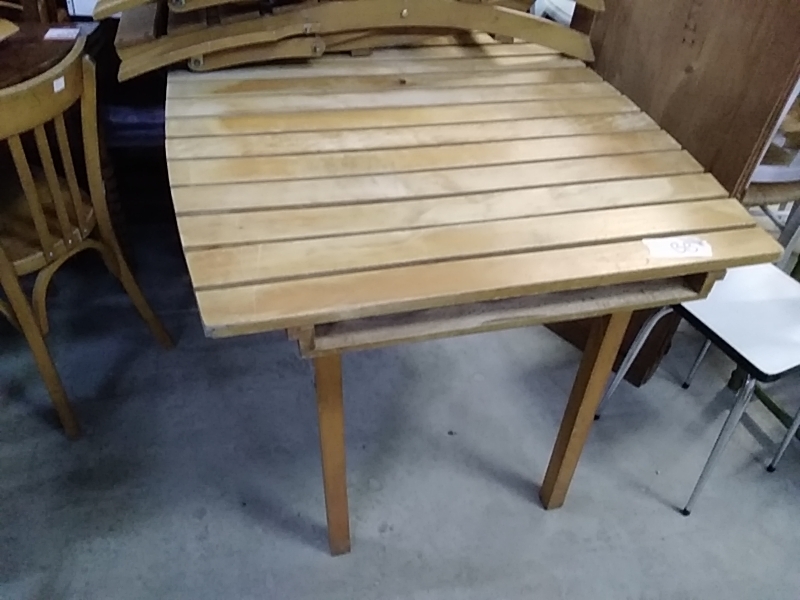 TABLE PLIABLE BOIS DANS L’ETAT 