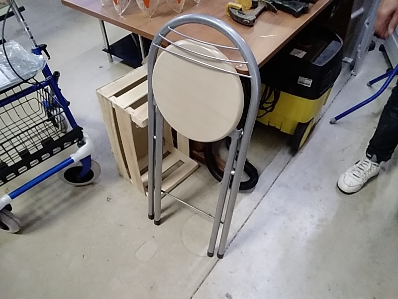 TABOURET PLIABLE 