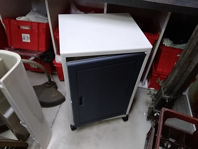 MEUBLE ÉTAGÈRE PVC SUR ROULETTES 