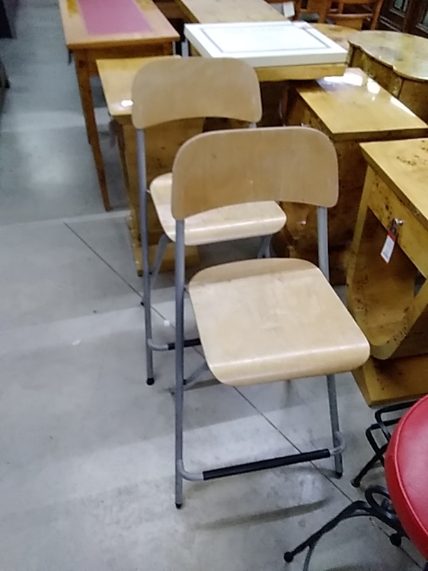 TABOURET PLIABLE DANS L’ÉTAT 