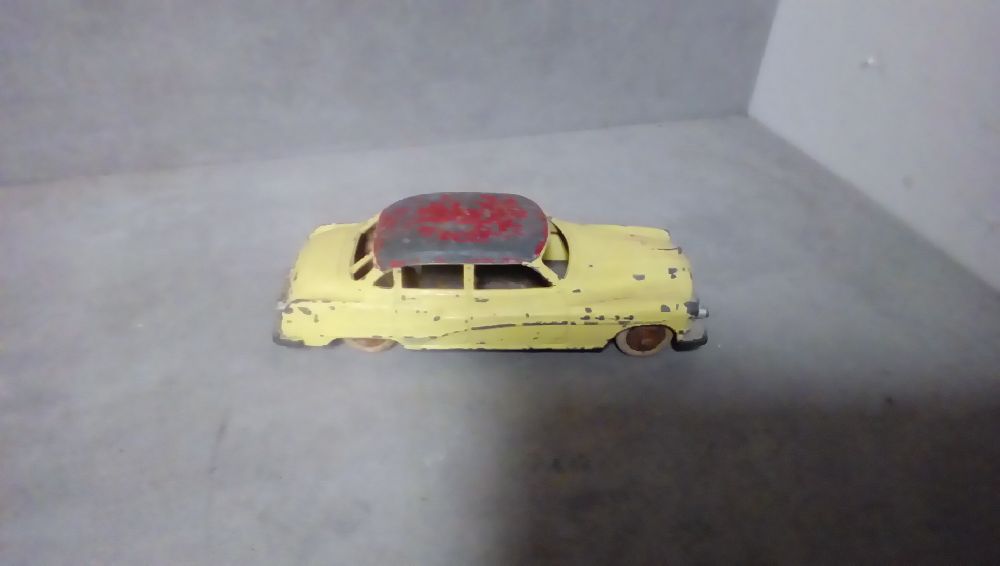 VOITURE DINKY TOYS BUICK ROADMASTER 24V