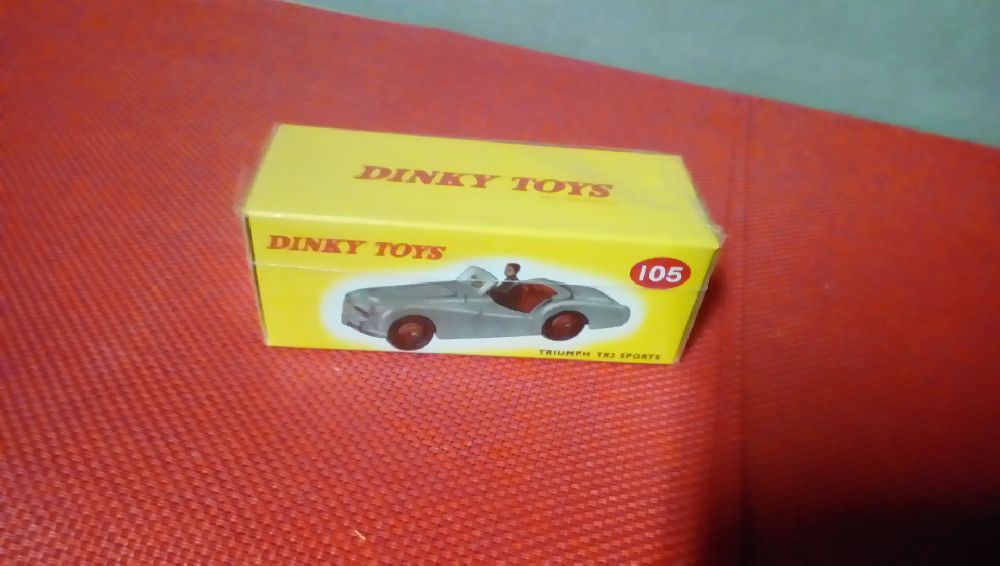 VOITURE TRIUMPH TR2 SPORTS REPRO DINKY TOYS+BTE