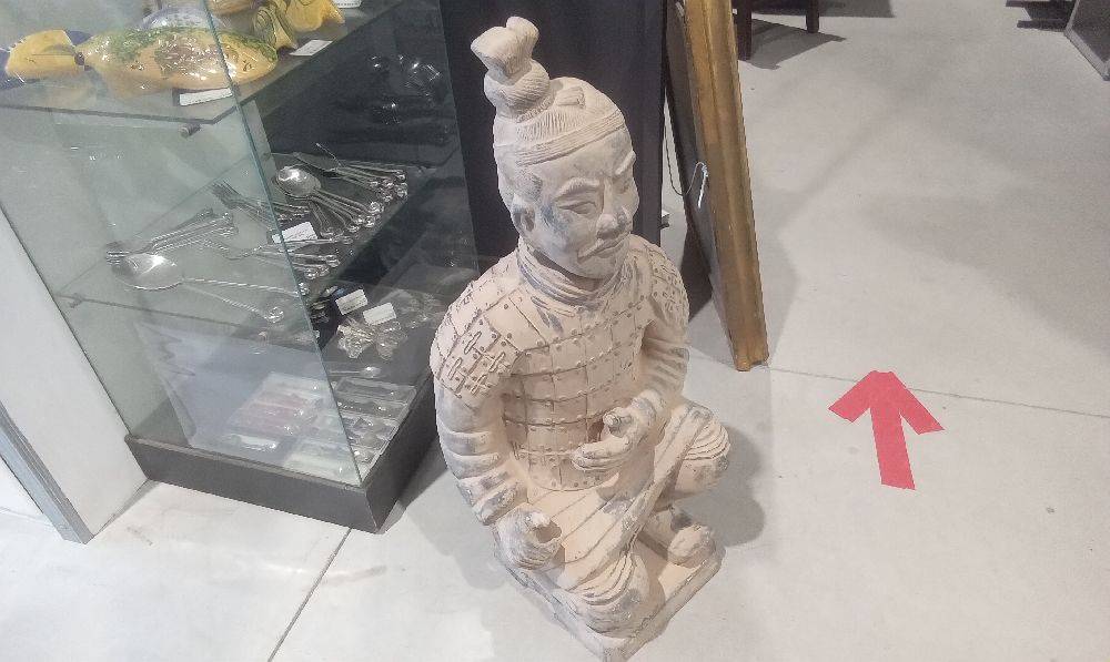 GUERRIER ASIATIQUE EN L'ETAT  BETON EN 2 PARTIES