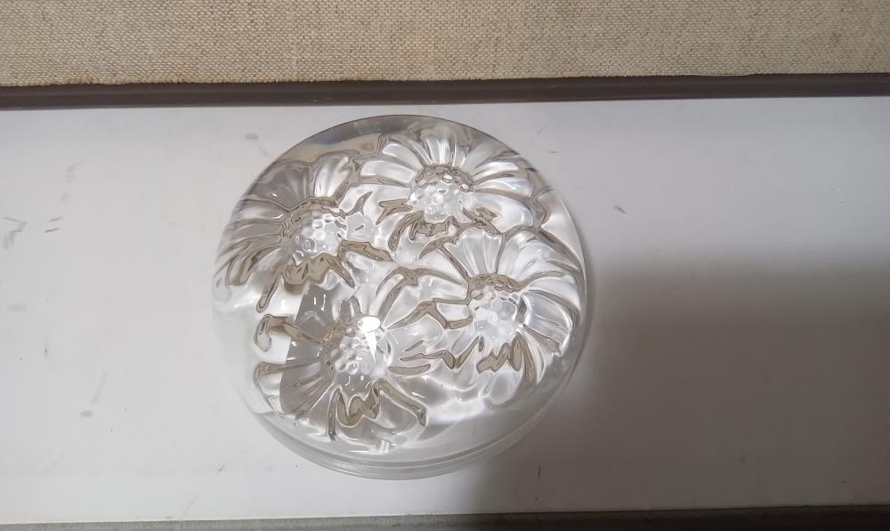 PRESSE PAPIER DECOR FLORAL  VERRE