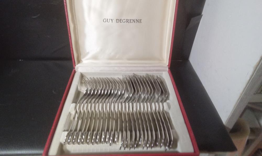 MENAGERE 24 PIECES INOX A POIOSSON GUY DEGRENNE+COFFRET 18/10